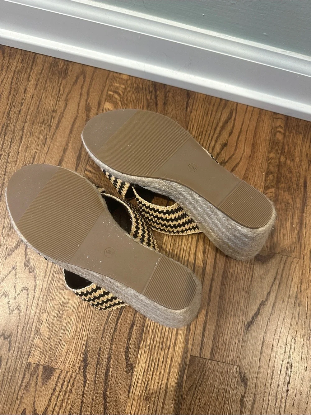 NWOT Crisscross Espadrille Wedge Sandals - Black & Natural sz 9